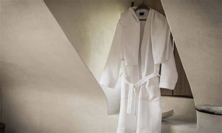 What is un peignoir?